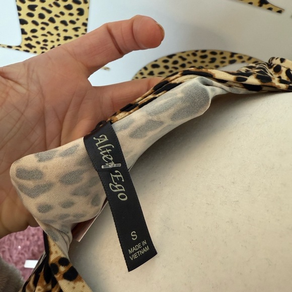 Leopard Print Cold Shoulder Top - Picture 4 of 4